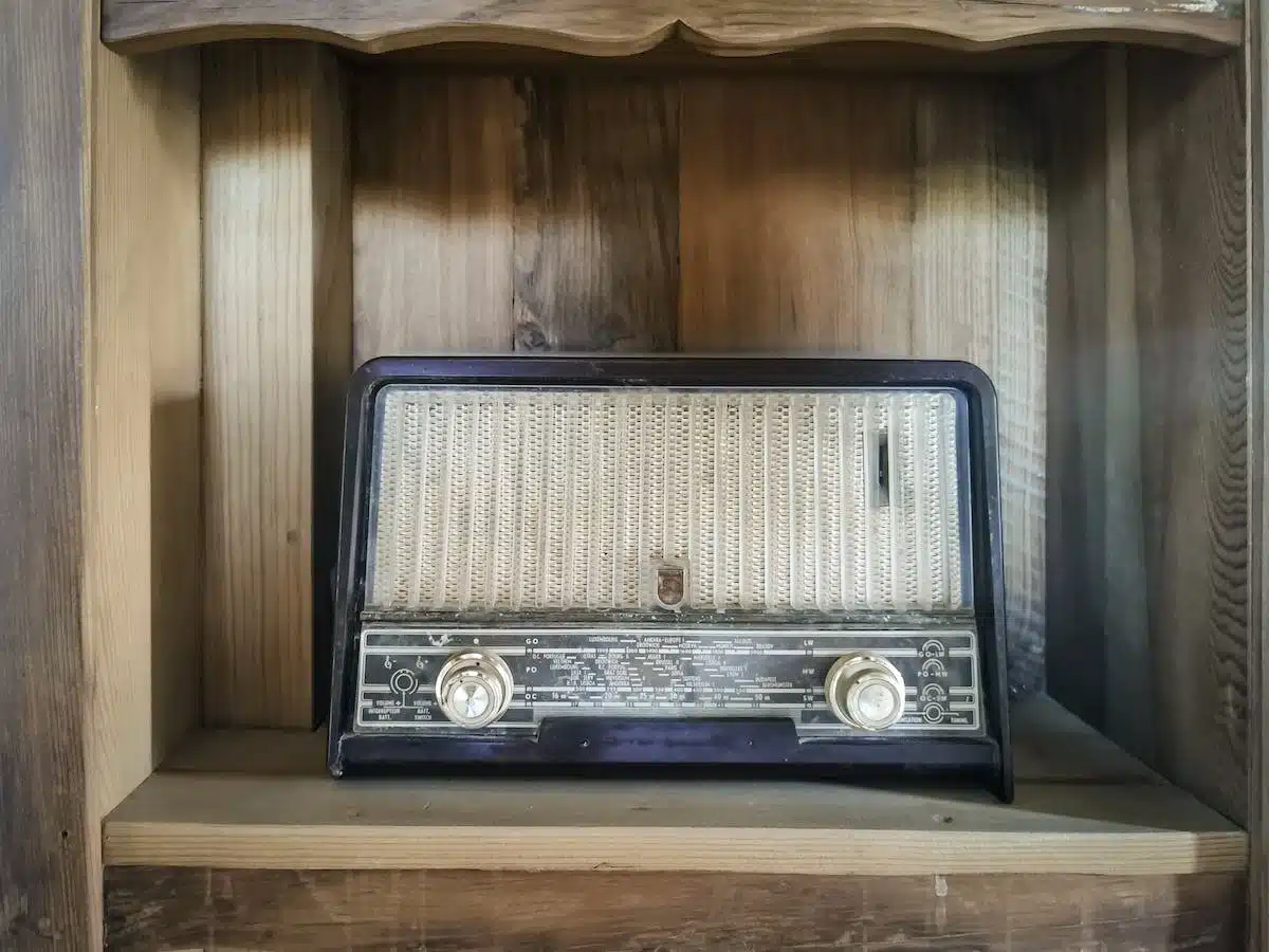 Comment utiliser la radio pour ouvrir une porte un guide étape par étape Missdeco.fr