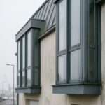 Façade de maison moderne à Dunkerque avec fenêtres en aluminium gris anthracite